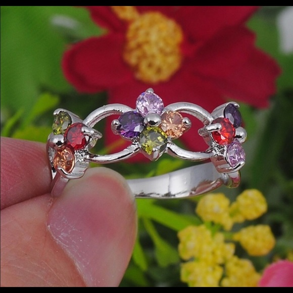 🌺NEW! Size 8 Sterling Silver Flower Ring🌺 - Picture 3 of 5